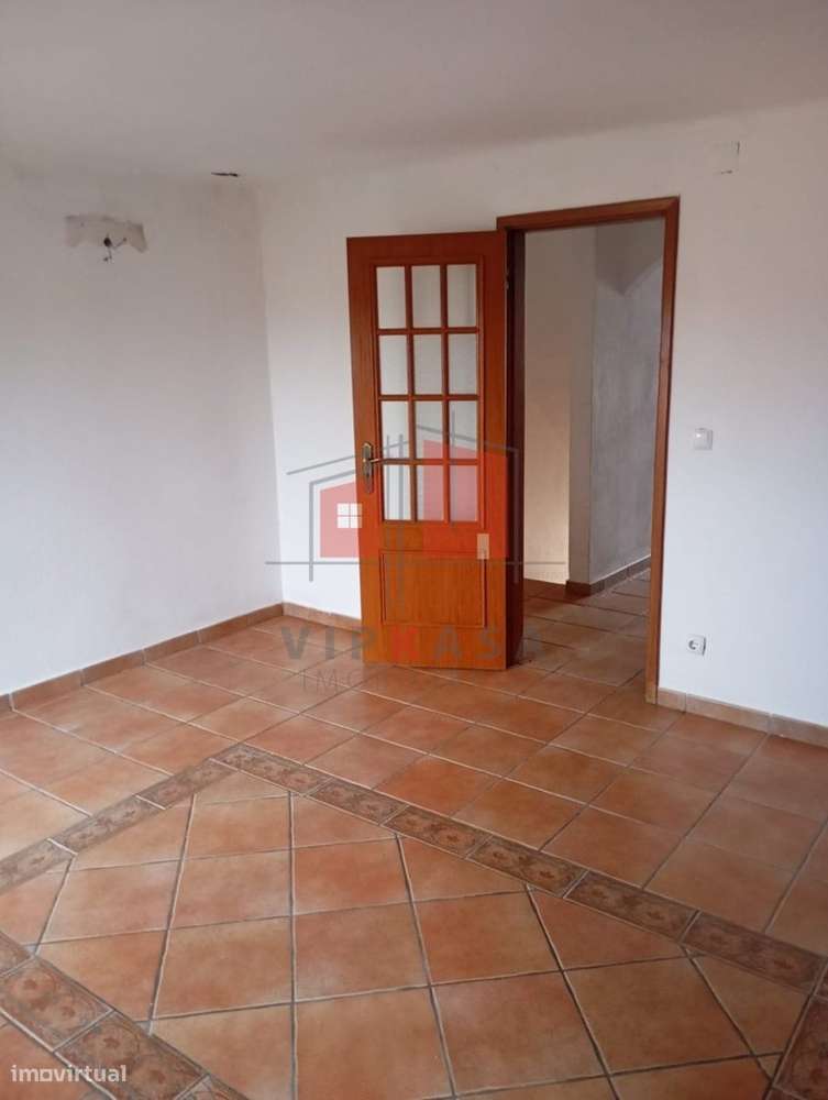 Moradia T2 para pequena remodelação - Grande imagem: 2/14