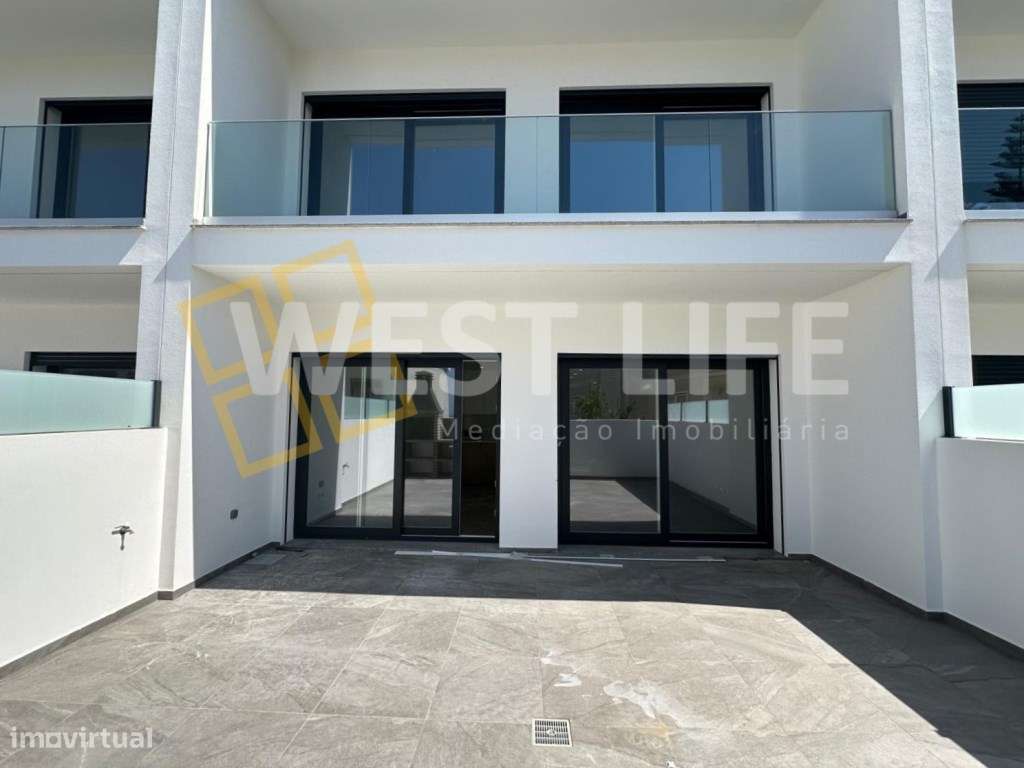 Moradia T3 Nova Localizacao Privilegiada Com Vista Mar Logradouro