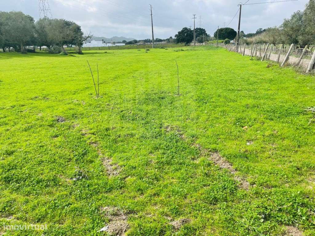 Terreno rústico com excelente potencial - Grande imagem: 2/7