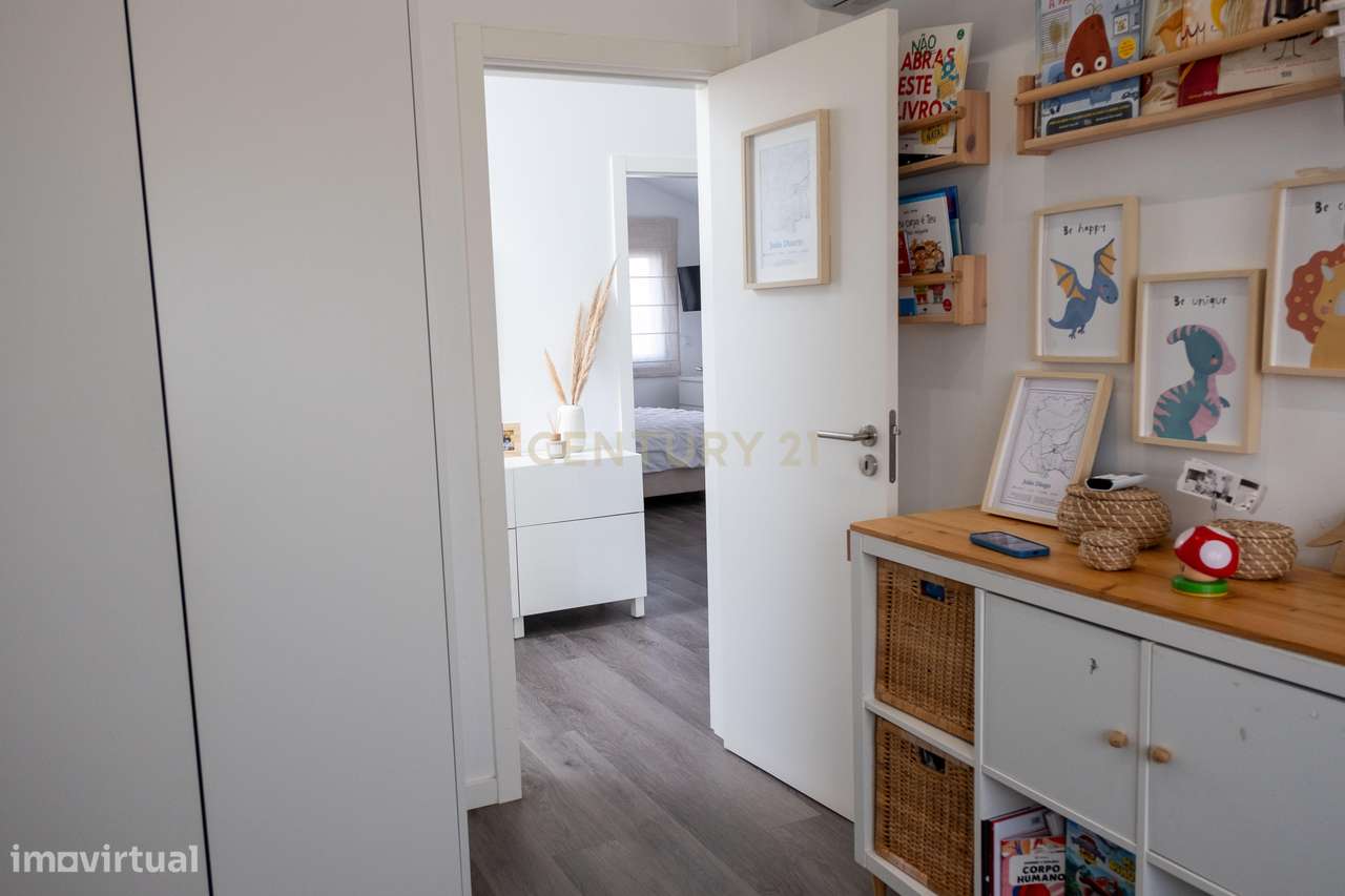 Moradia T4 com jardim e espaço exterior para convívio-29