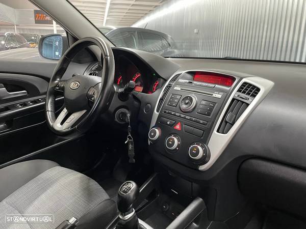 Kia Ceed SW 1.6 CRDi LX ISG - 16