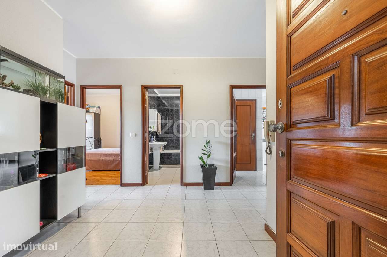 Apartamento T3 com 2 Varandas - Box , Junto à Estação de S. Romão - Grande imagem: 3/27