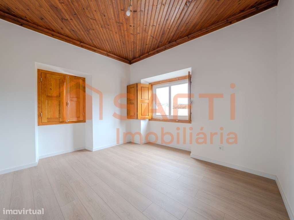 Moradia T4 com espaço exterior - Grande imagem: 5/34