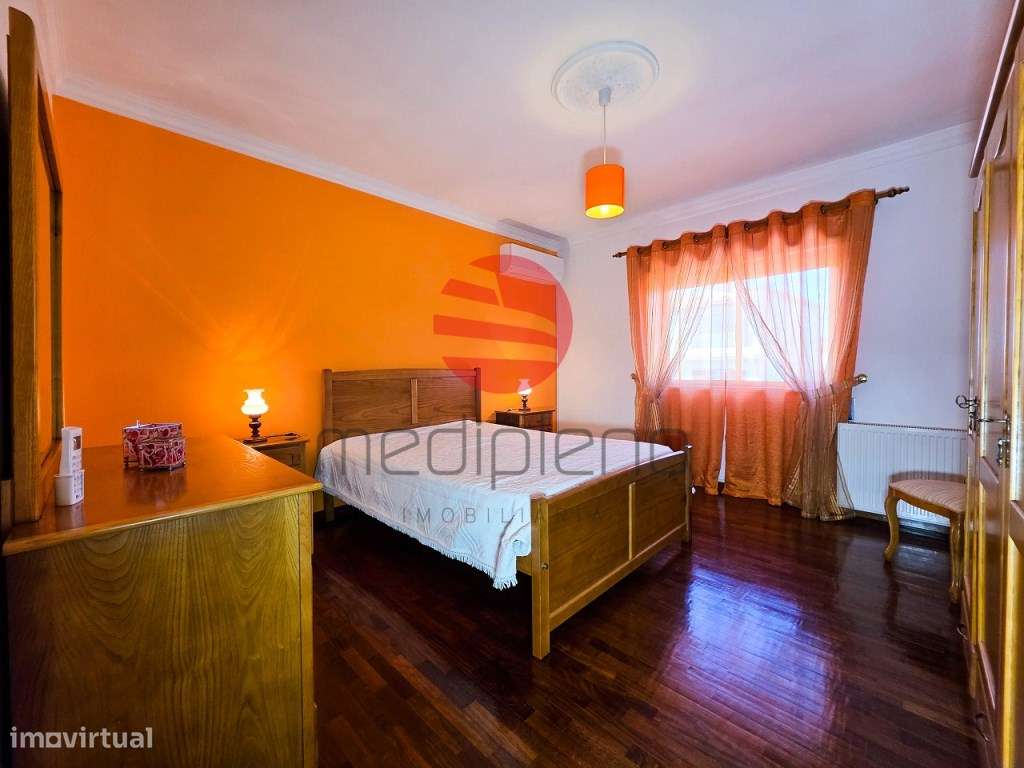 MORADIA T6 C/ GARAGEM-8