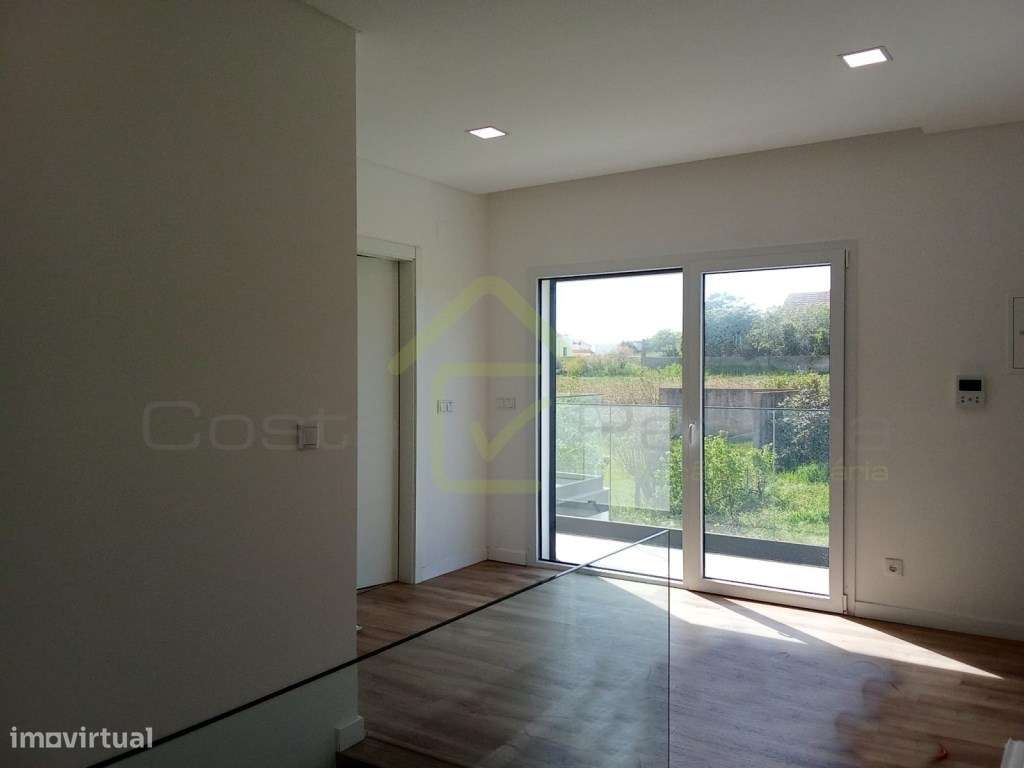 Moradia T4 Nova com garagem e logradouro-17