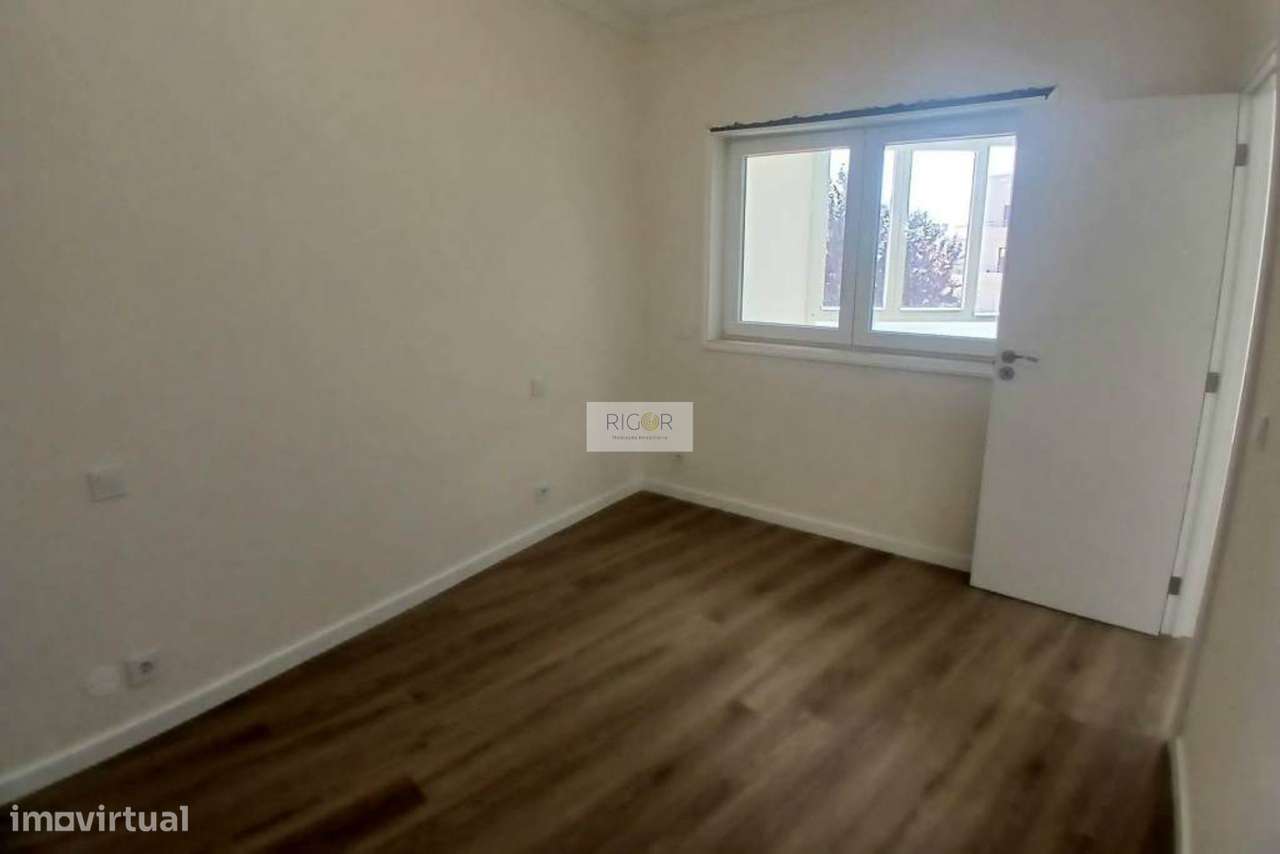 Apartamento T1+1 totalmente remodelado junto à praia nas Caxinas-6