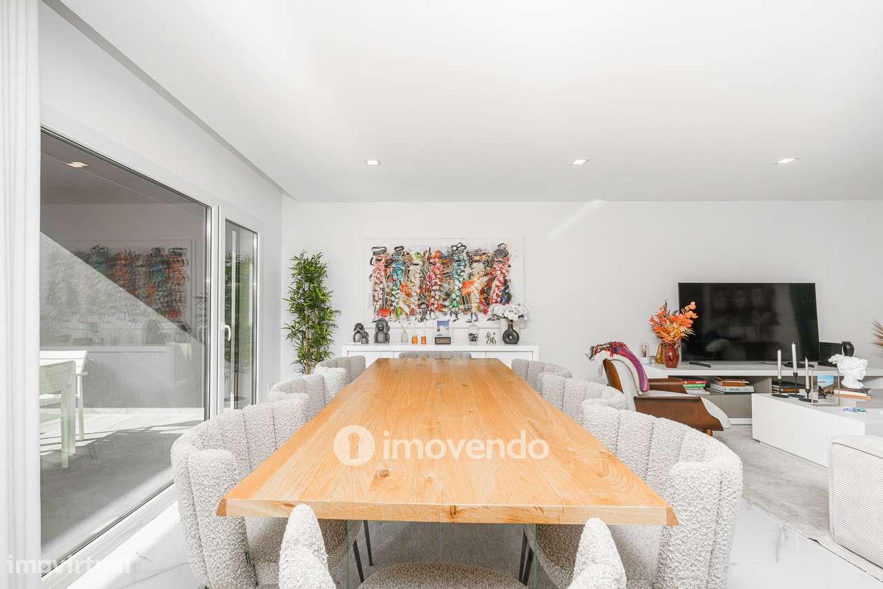 Moradia T3+1 moderna, com piscina e garagem, na Caparica-6