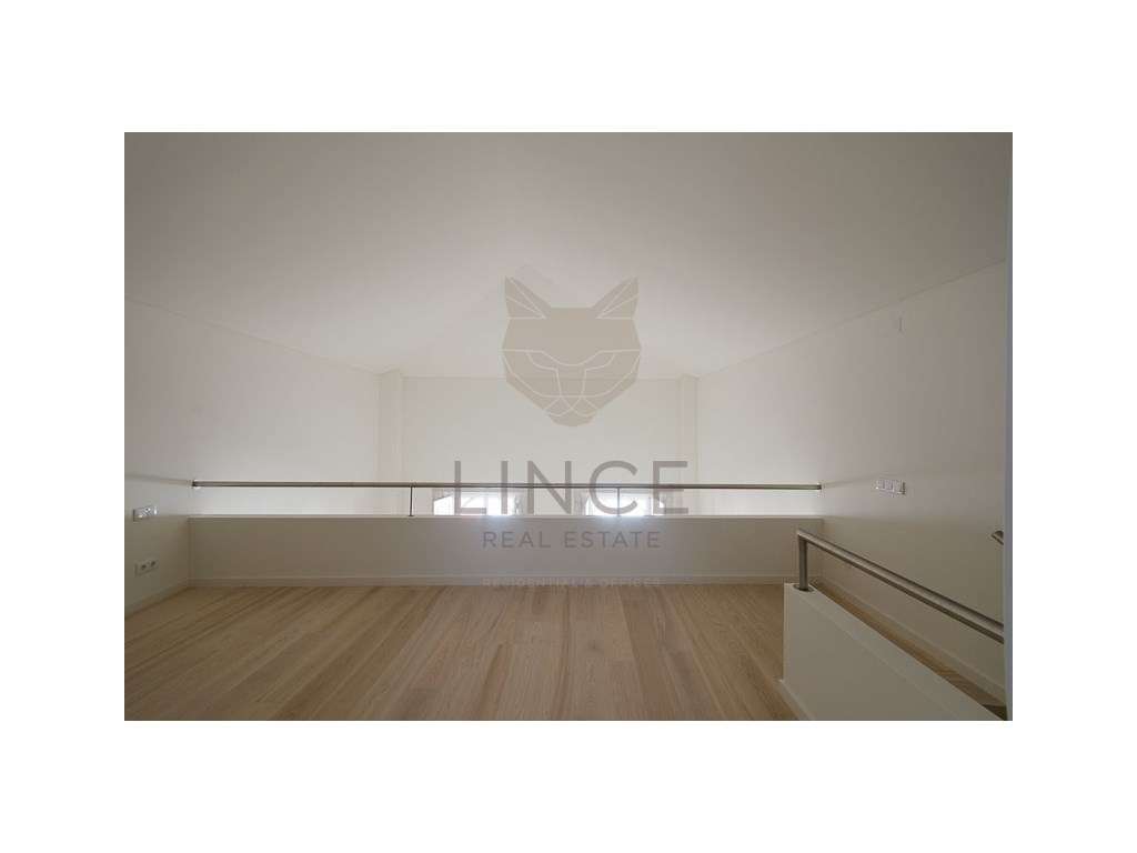 Loft T1 no Chiado, com terraço e estacionamento - Grande imagem: 4/23