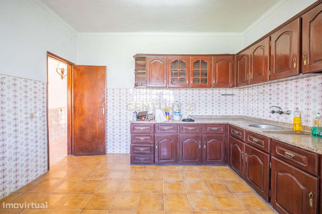 Moradia T3 com Quintal Amplo, Garagem e Anexo – Zona Tranquila da Moit-26