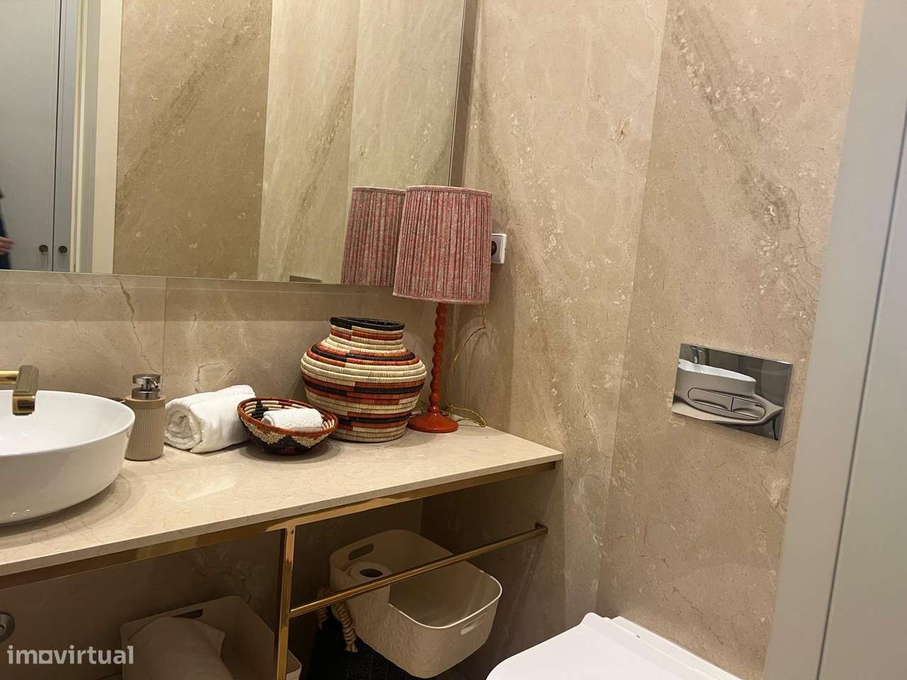 T0 luxuoso, mobilado e equipado, no centro-17