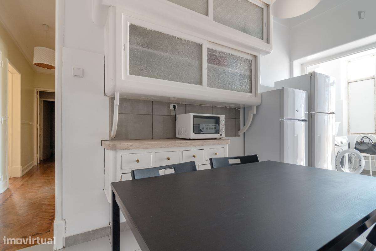 Quarto - localizado em Intendente Lisbon - Grande imagem: 5/21