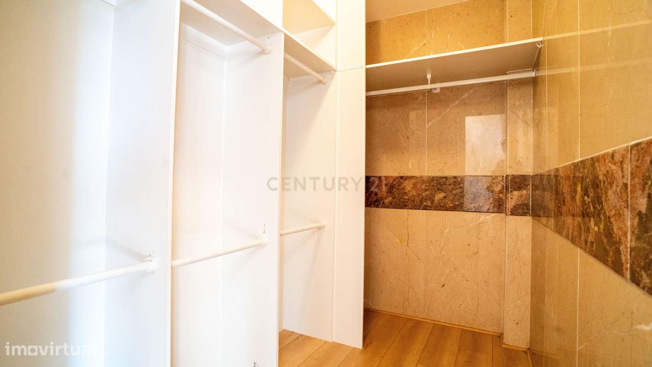 Apartamento T3 com Vista Mar – 5º Andar – A Dois Passos do Casino Esto-16