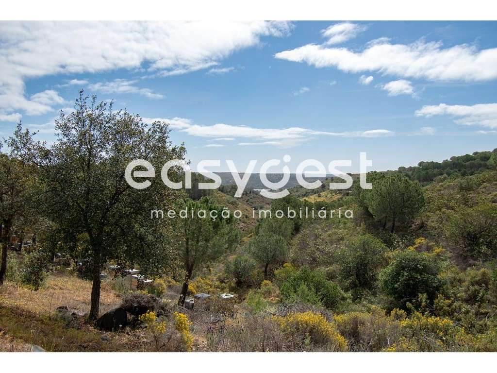 Terreno Urbano de 629 m2 com ruína, inserido em rústicos com 19,7 ha - Grande imagem: 2/17