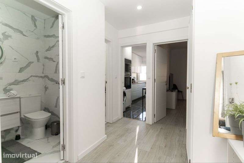 T2 Remodelado no Cacém – Localização Privilegiada em Frente à Estação - Grande imagem: 5/12