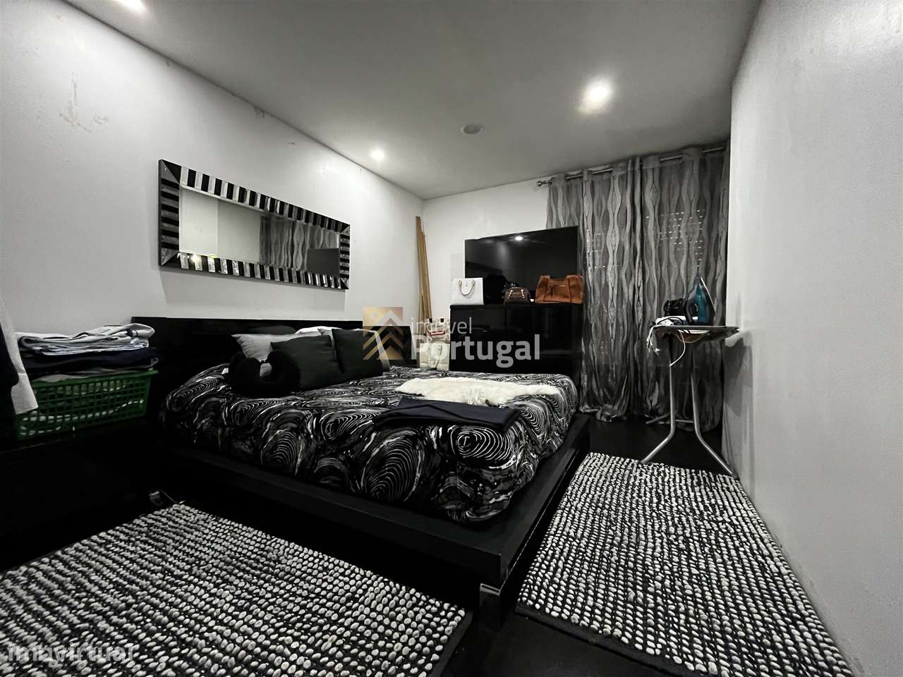 Amplo Ap. T4 Equipado, Prédio com Garagem Box e 2 Elevadores-19