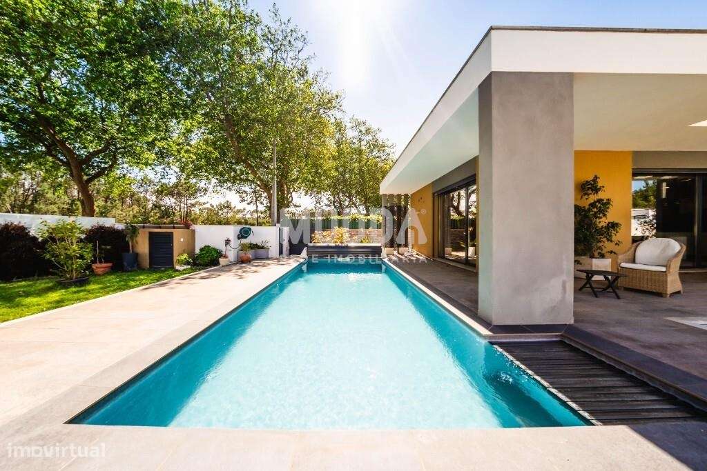 Moradia T3 Premium com Piscina, Jacuzzi e Design Contemporâneo na Foz-35