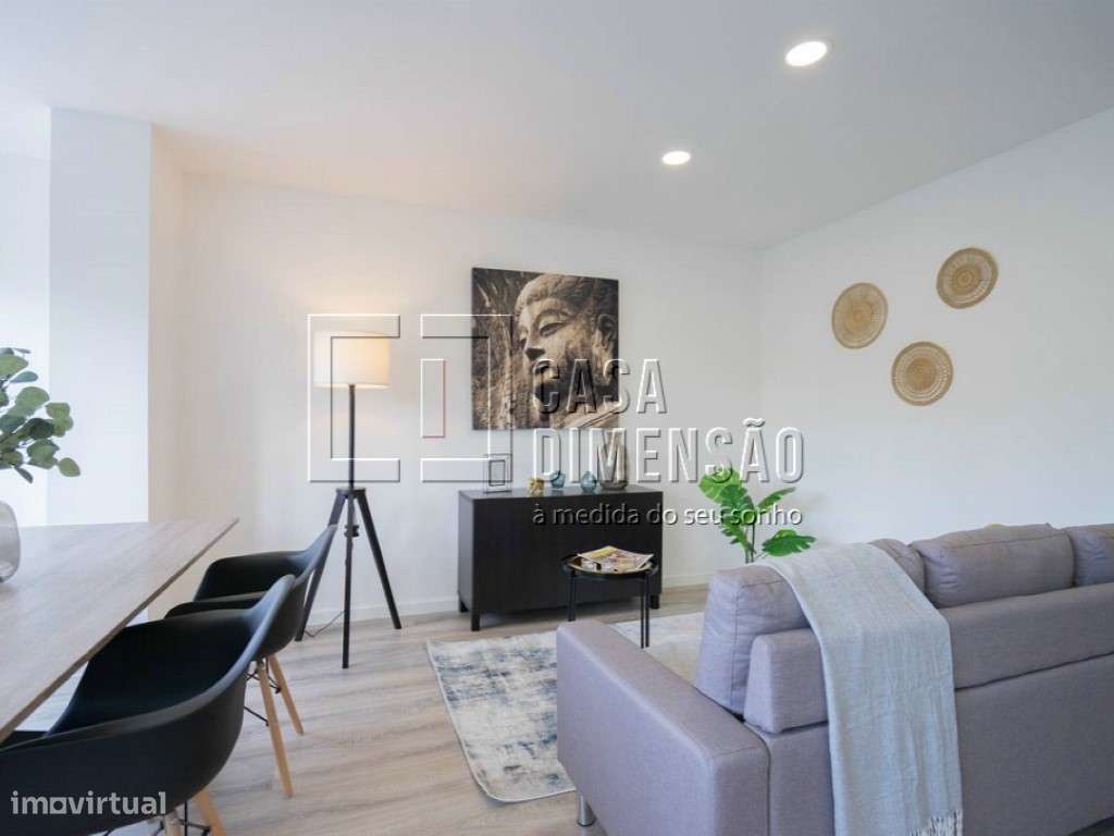 Apartamento de tipologia T3 com varandas em Benfica!!-11