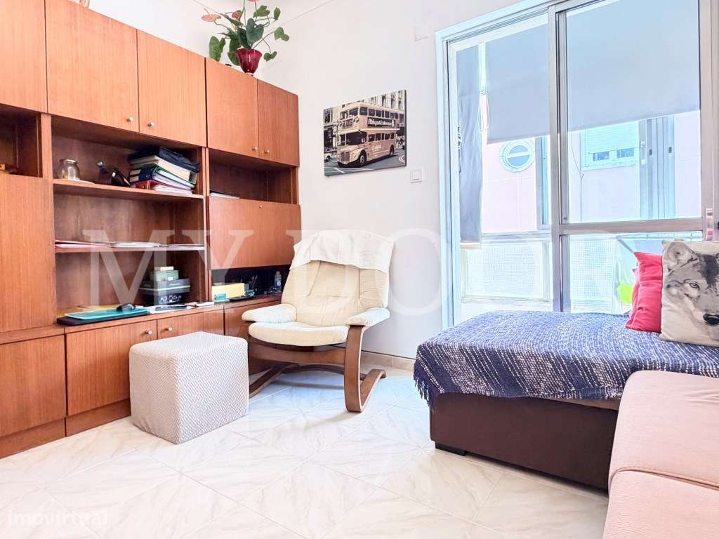 Apartamento T1 em Moscavide - 1º andar c/ Pequeno Espaço Exterior-4