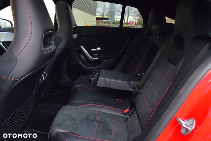 Mercedes-Benz CLA 220 AMG Line 7G-DCT - 18