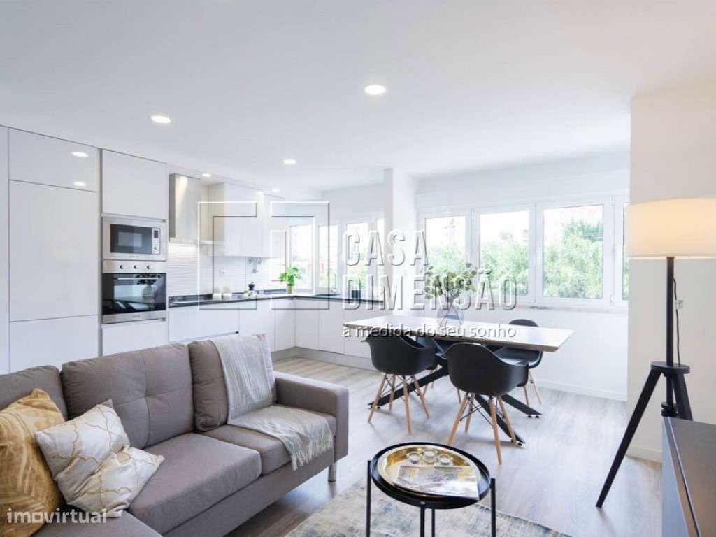 Apartamento de tipologia T3 com varandas em Benfica!!-8