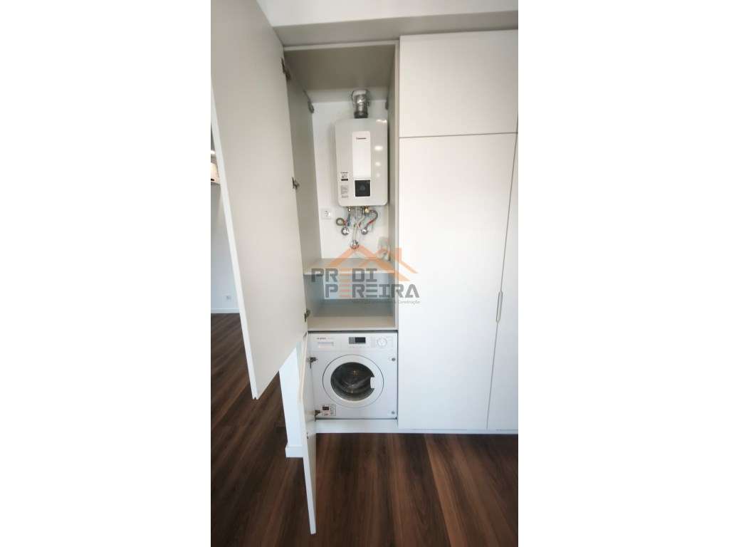 Situado em Caneças, apartamento T4 com duas suites, uma box e um pa...-8