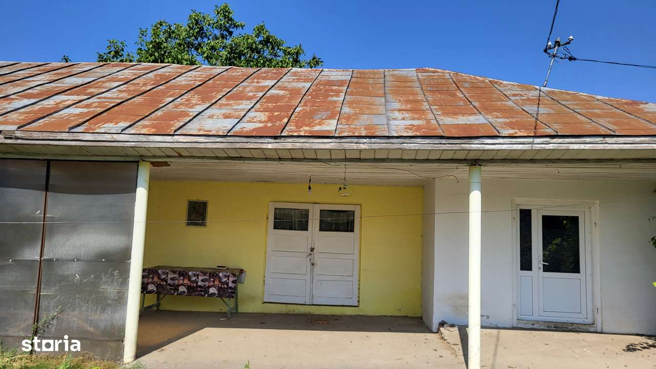 Casă de vânzare în mediul rural – liniște, natură și confort-4