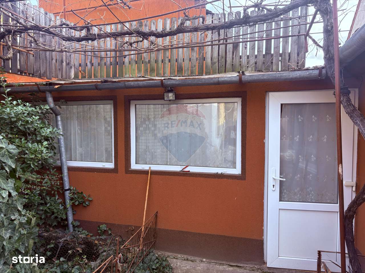 Oportunitate: Casa 3 camere si curte in zona centrala-13