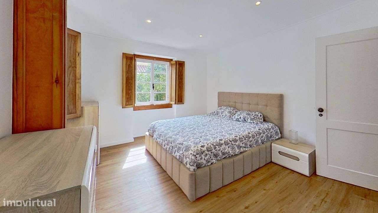 Moradia em Massamá, Rua Direita (tem anexos T-0 e T-2 independentes)-18