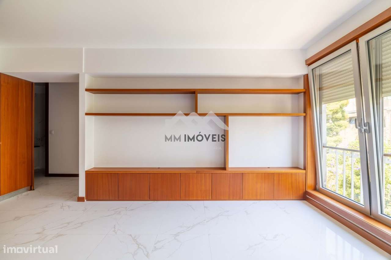 Apartamento T2 | Santa Catarina | Renovado | METRO | Elevador - Grande imagem: 3/29