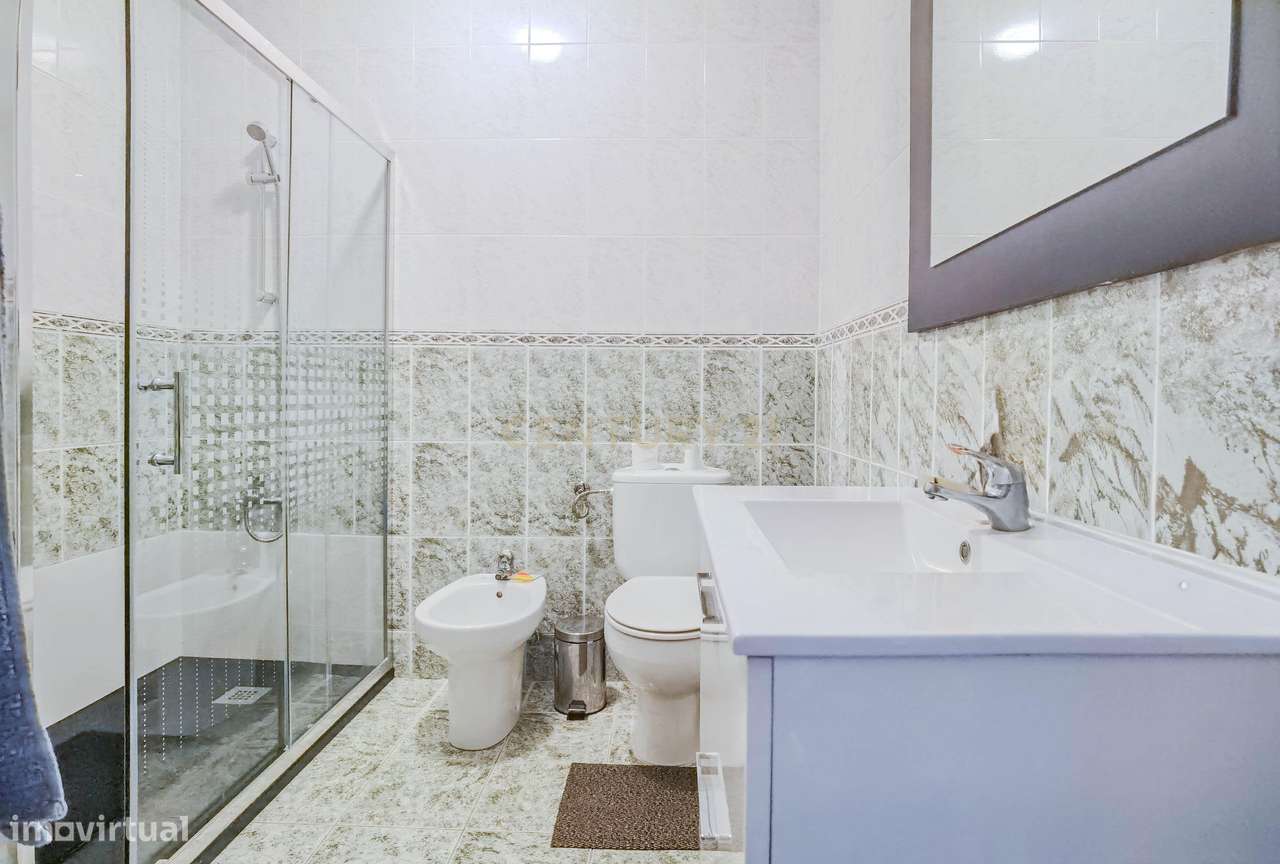 Apartamento T2 com Varanda, Garagem e Piscina | Valongo-5