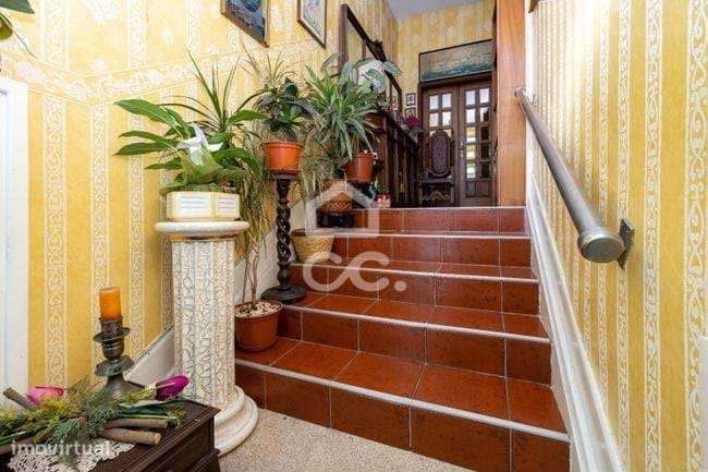 Moradia T6 na Praça Velásquez - Porto-1