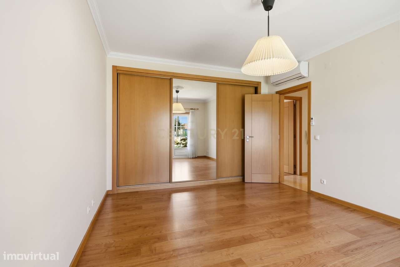 Moradia T5 com Garagem e Piscina em Miragaia, Lourinhã-11