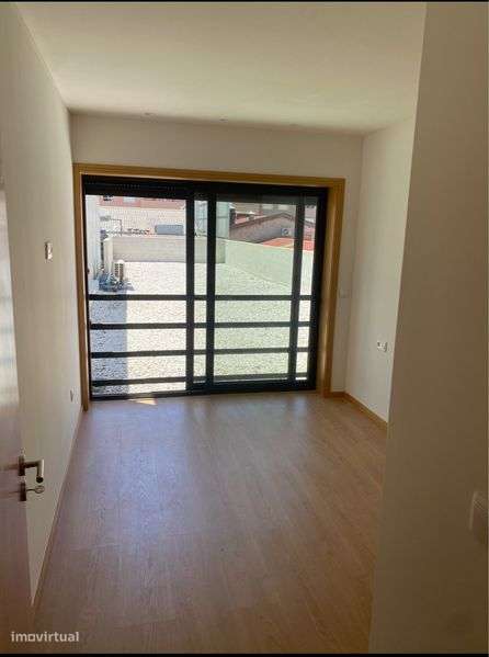 Arrendamento – Apartamento T2 Novo | Centro de Vila Nova de Famalicão - Grande imagem: 4/11