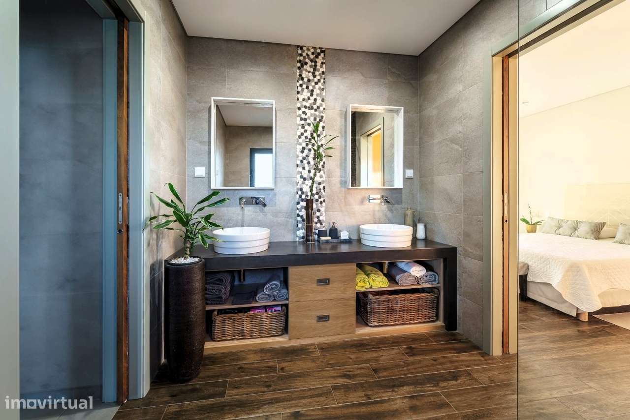 Moradia de autor, no campo junto ao Mar da costa oeste-8