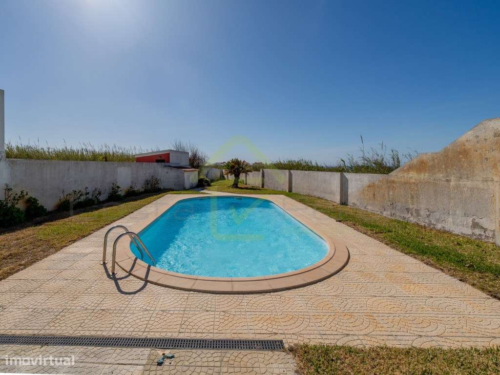 Moradia T2+2 com piscina e vista Mar-33