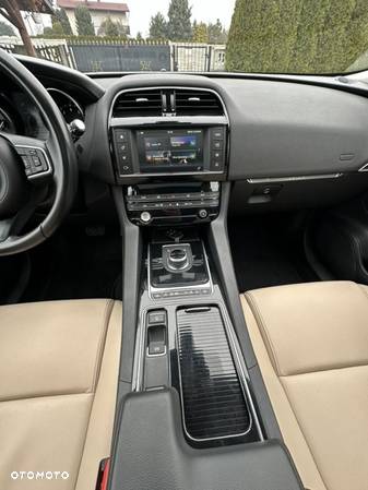 Jaguar F-Pace 2.0 i4P AWD Prestige - 9