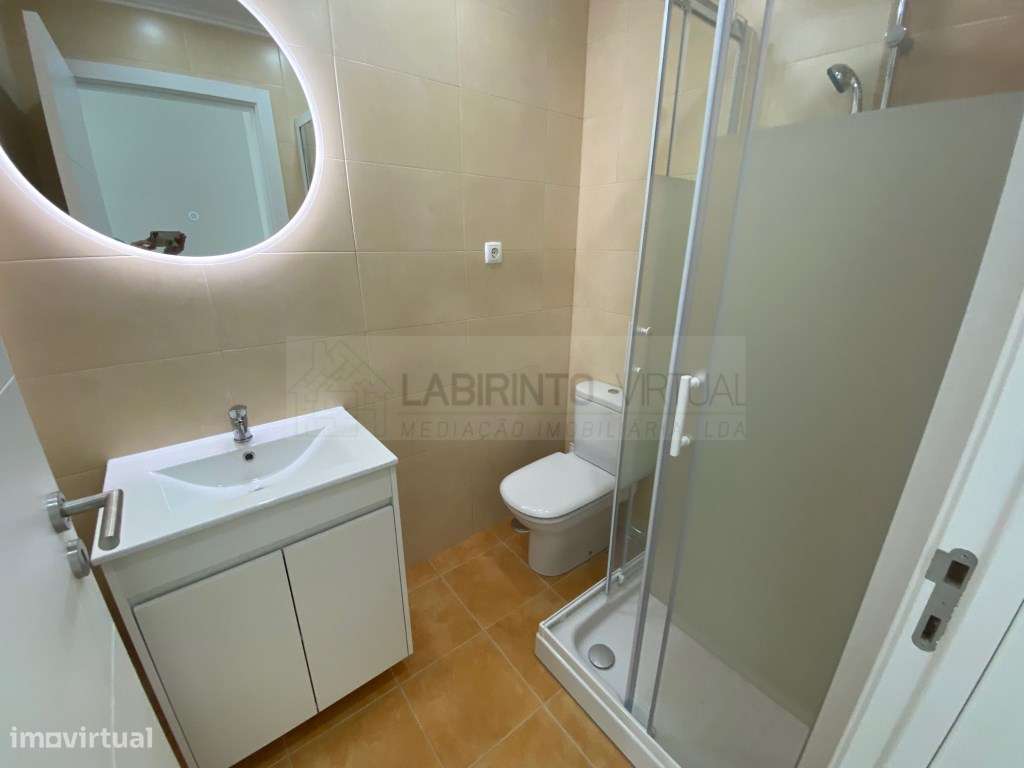 Vende-se excelente Moradia V3+1 na Ericeira, com vista mar.-15