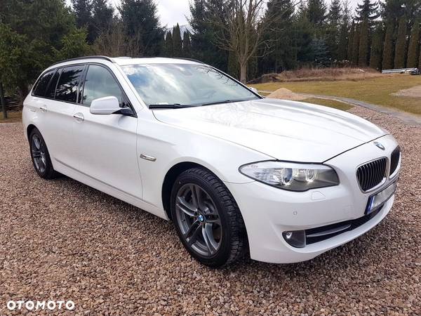 BMW Seria 5 525d xDrive - 11