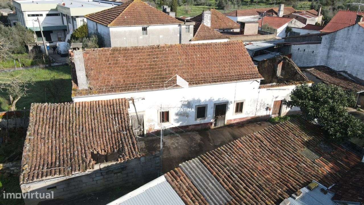 Moradia T2 localizada em Areias, Ferreira do Zêzere - Grande imagem: 5/17