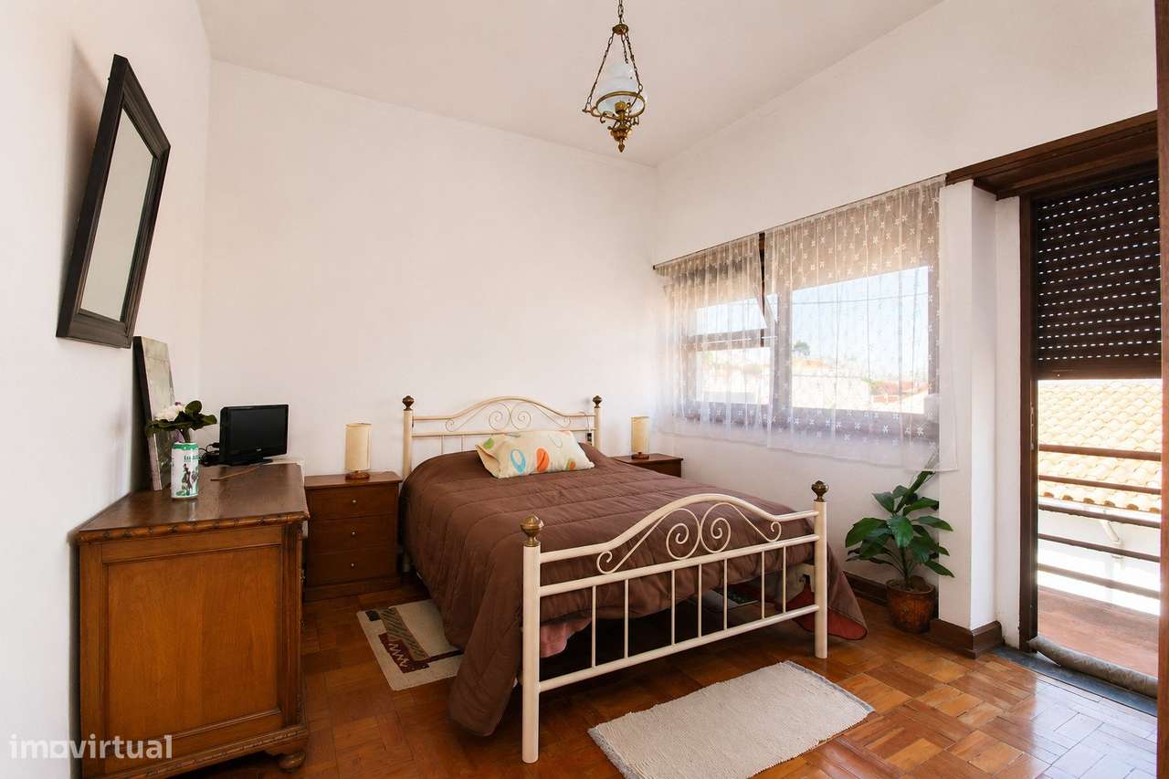Moradia de Prestígio com T1 Independente, Terraço Panorâmico e Exce...-17