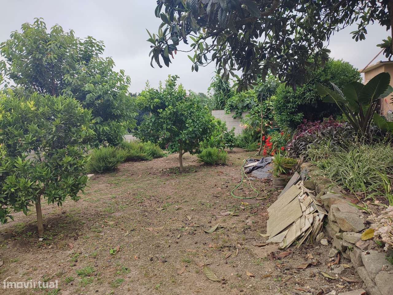 4 casas com tipologias T1, em terreno de  692m2,  à Marina do Freixo-31