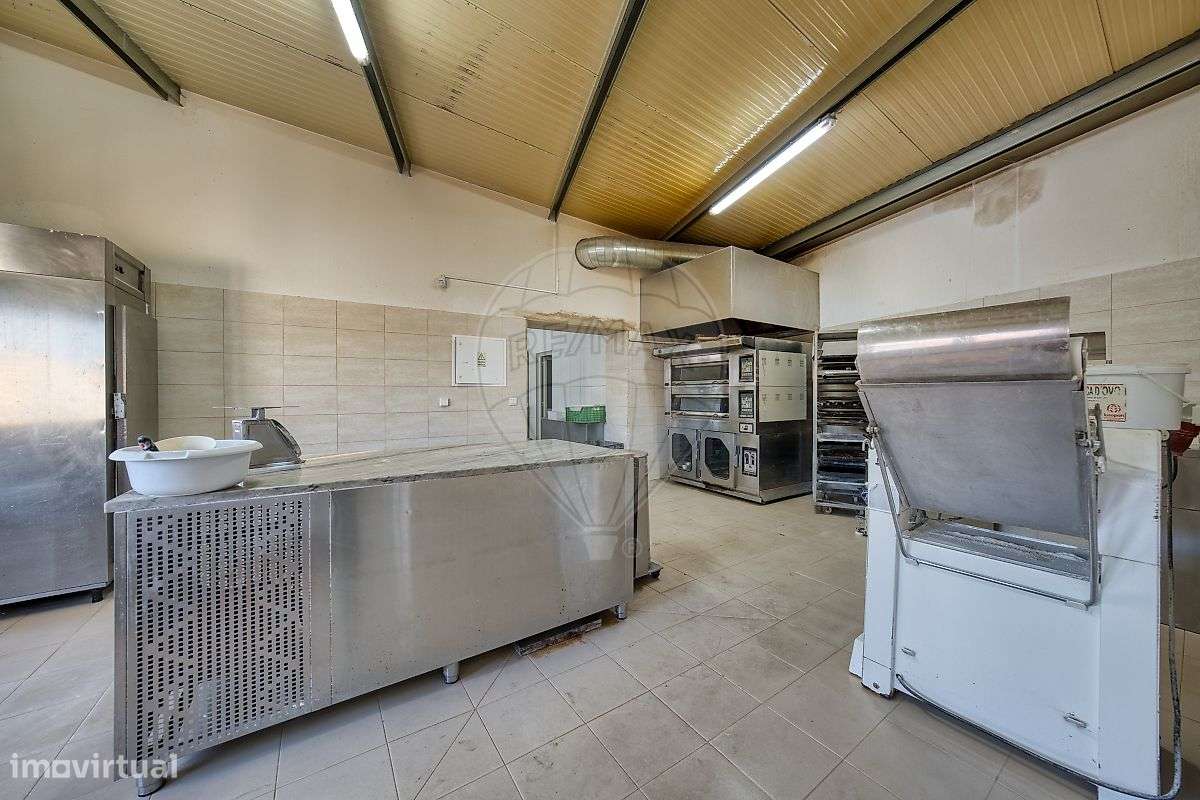 Outros - Comercial  para arrendamento - Grande imagem: 2/43