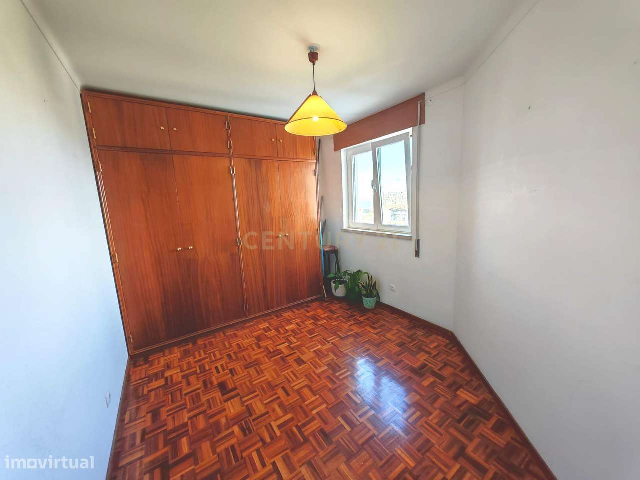 Apartamento T3 renovado recentemente com vista de Rio e Lisboa nos Oli-21