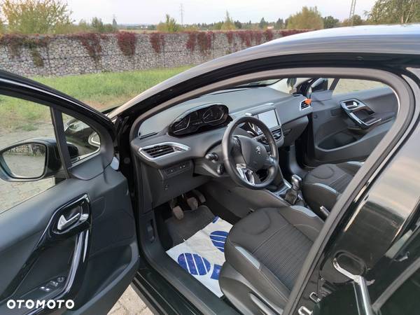 Peugeot 208 1.2 PureTech Allure - 8