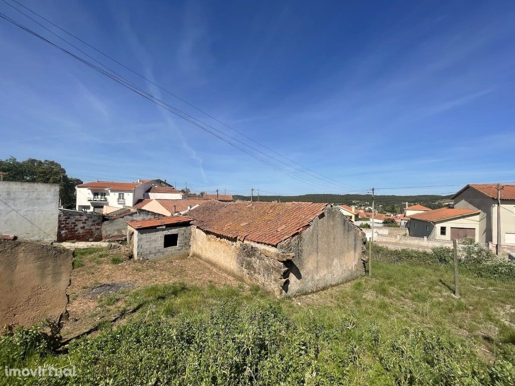 Armazém, com possibilidade de converter em habitação, zon...