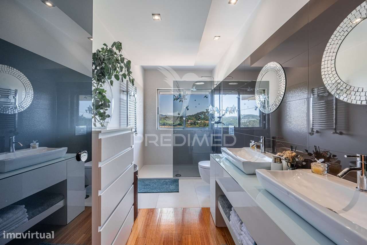 Exclusivo T3 de Prestígio em Urgezes – Luz, Sofisticação e Espaço S...-16