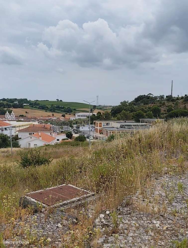 Oportunidade de investimento: terreno para construção de 8 fogos na Me-6