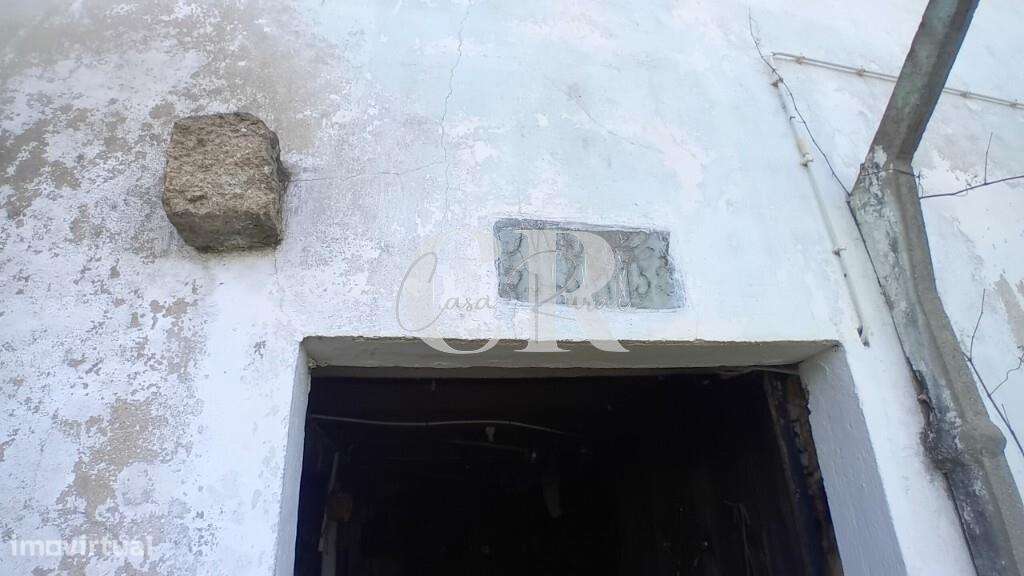 Moradia em pedra em Figueiró dos Vinhos com terreno e poço de água-31