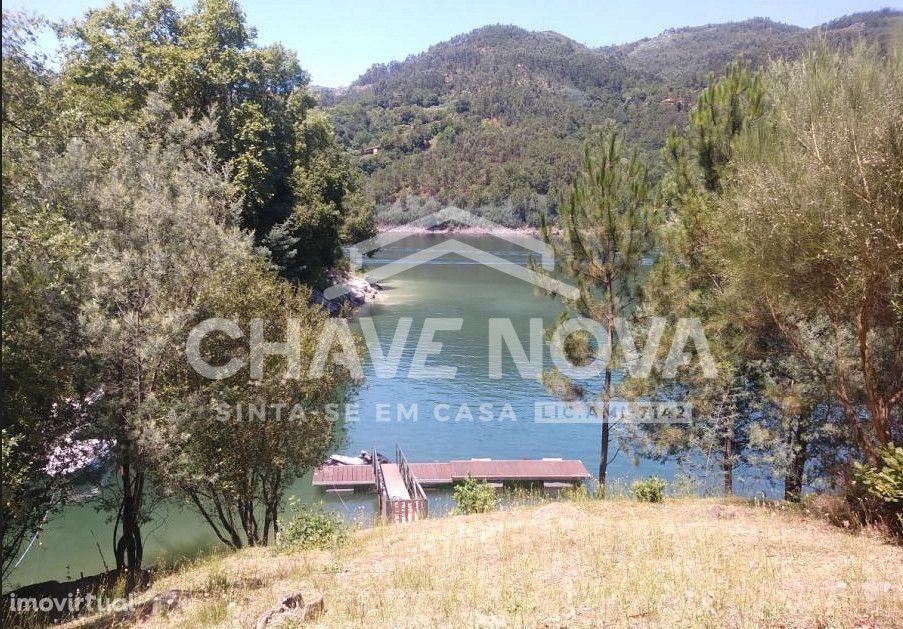 Terreno junto ao rio Caldo , Caniçada