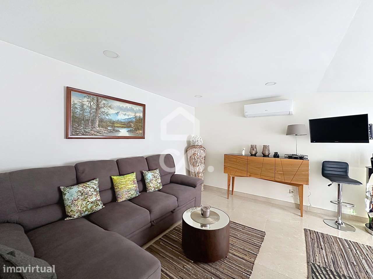 Moradia T4, um dos quartos do rés do chão, com garagem e anexos-25